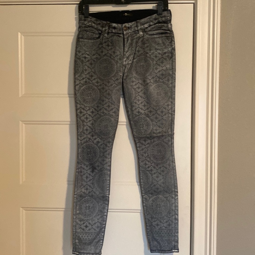 7 of Mankind Skinny Jeans. Great condition